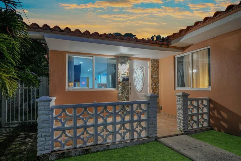 Escape Gameroom, Bar, Bbq, Spacious,King Bed, All Luxury Mattresses, Near Beach, 6 Blocks Away From Bars, Nite Clubs, Res, Shops Miami Dış mekan fotoğraf
